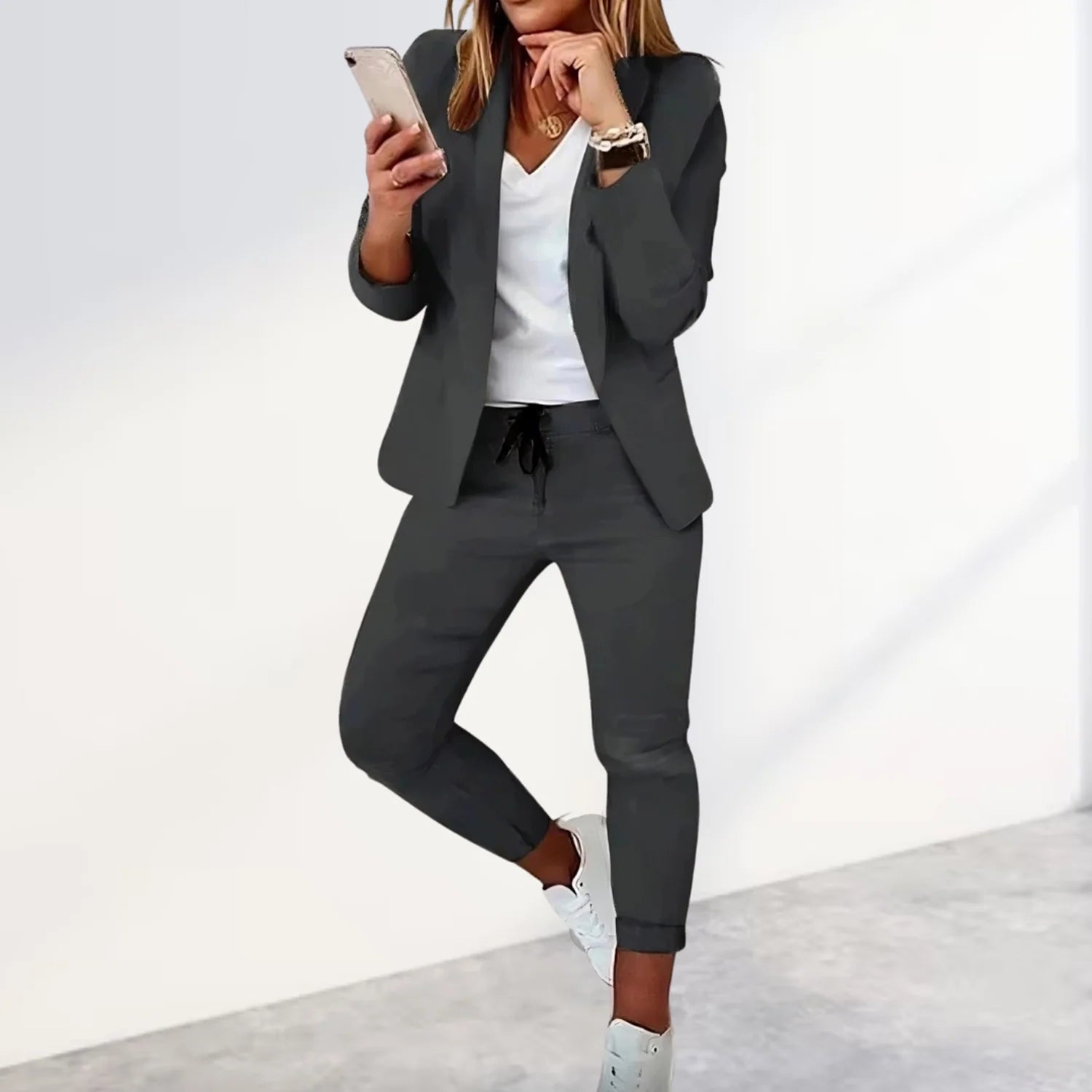 Evanthe – Women’S Blazer and Trouser Set